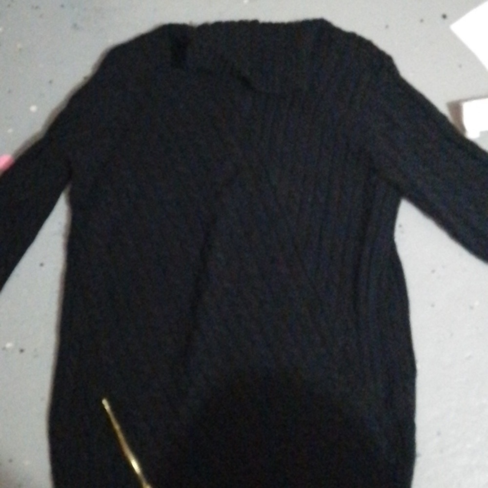 Cute turtleneck with gold zipper